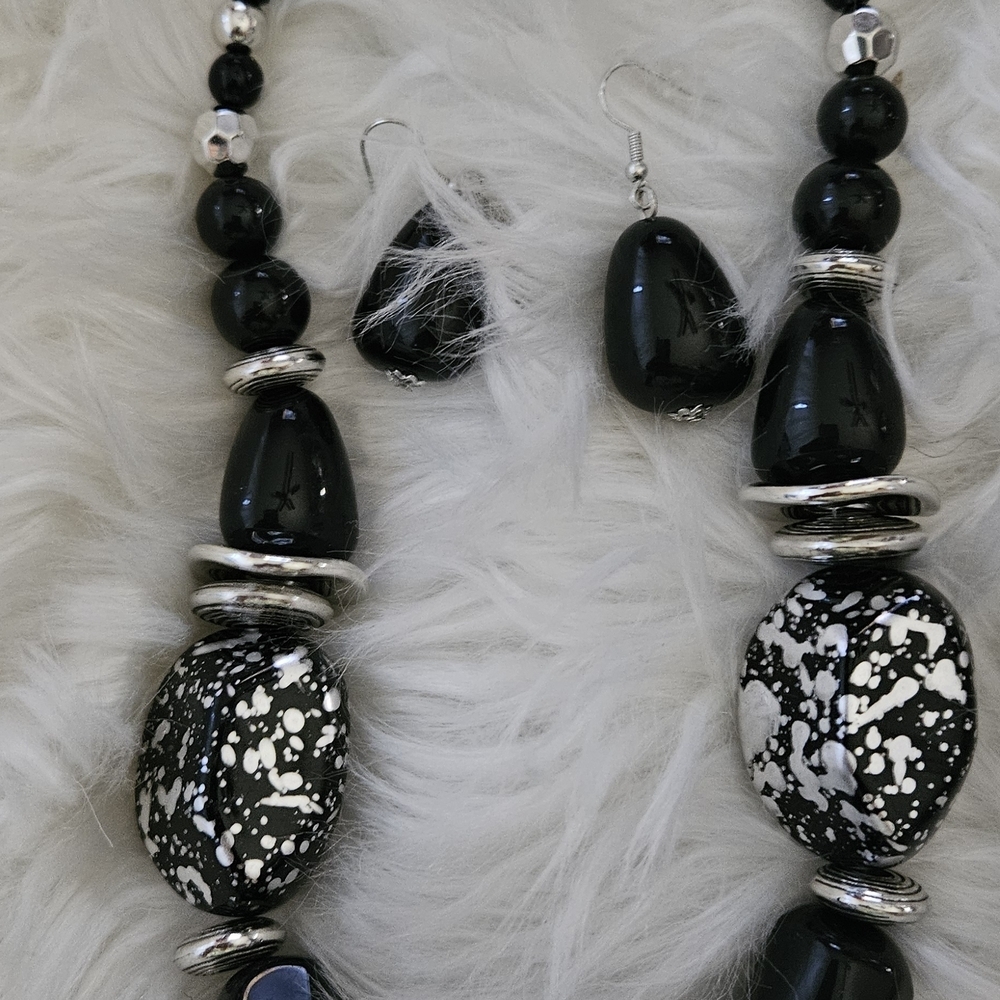 Othr Black and White Beaded Necklace Set